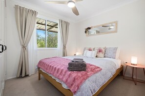 Ferienhaus, Küche, Gartenblick