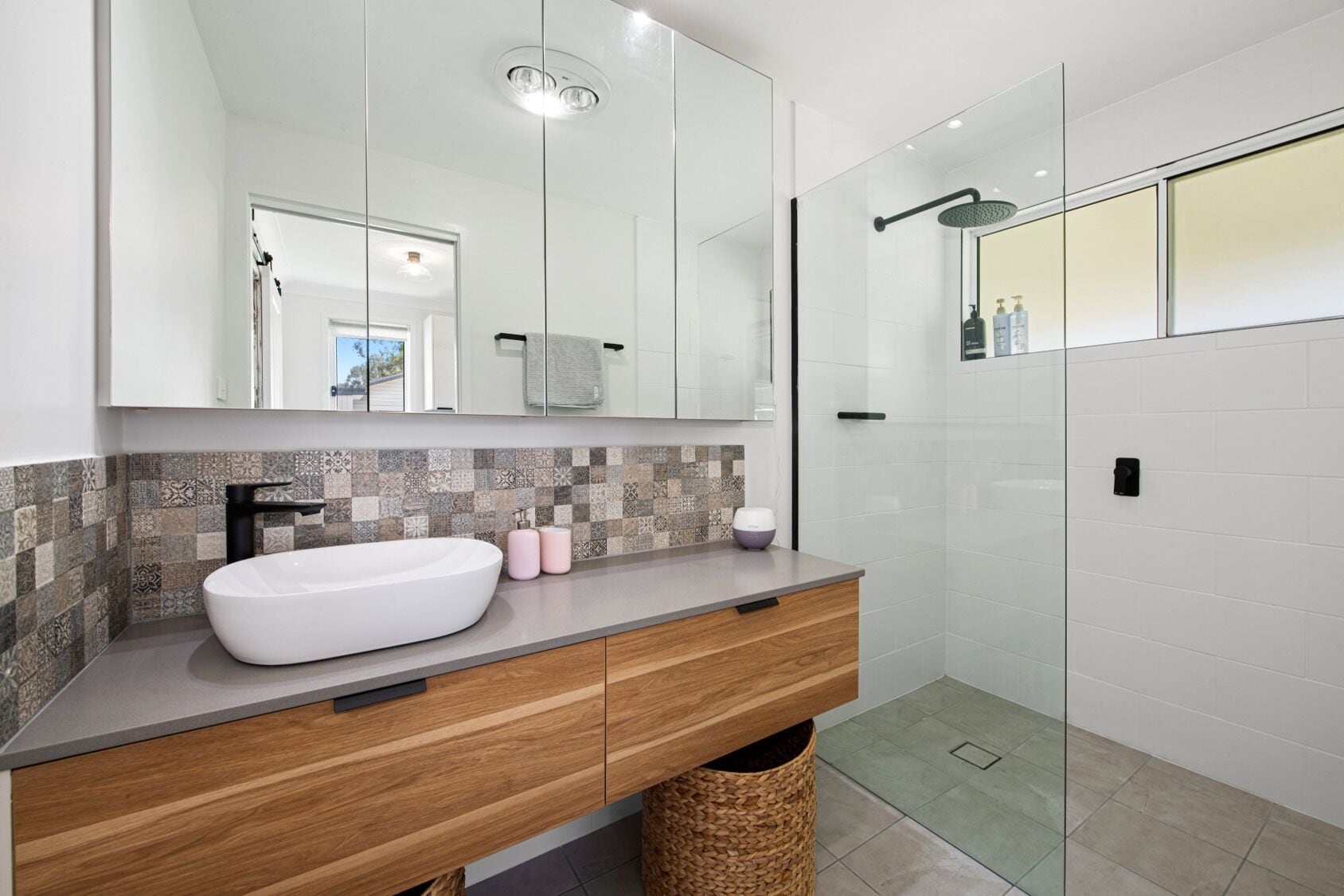 House, Kitchen, Garden View | Bathroom | Shower, soap, shampoo, toilet paper