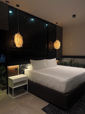 6 bedrooms, iron/ironing board, WiFi, bed sheets