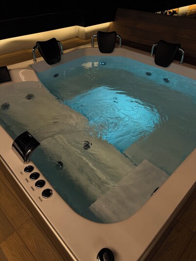 La casa de Andres : Complete and private accommodation with jacuzzi, turkish bath and terrace!
