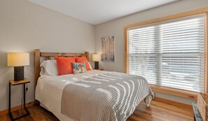 3 bedrooms, desk, iron/ironing board, free WiFi