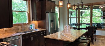 Lake James 3 bed/3 ba. Hike/Bike in out County & State Prk. Private River access