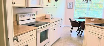 4-bedroom house in beautiful Warrenville with WiFi, AC. Start your getaway now