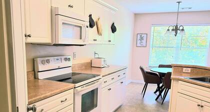4-bedroom house in beautiful Warrenville with WiFi, AC. Start your getaway now