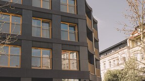 A modern building with multiple floors, large windows, and balconies. - Casa Przestronne Studio z Balkonem Klimatyzacja Opera Nova Star wka (Bydgoszcz)