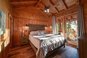 3 bedrooms, iron/ironing board, free WiFi, bed sheets - Misty Mountain Luxury mountain cabin with breathtaking views, hot tub, & game room! (Murphy)