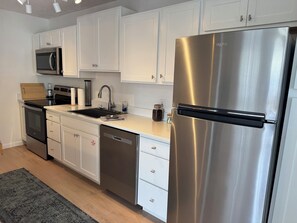 Private kitchen - Renovated 1-bedroom apartment & Walk To Beach! (Panama City)