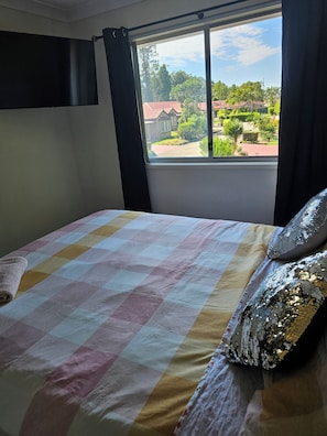 3 bedrooms, free WiFi, bed sheets