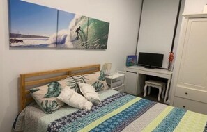 1 chambre, fer et planche à repasser, Wi-Fi, draps fournis