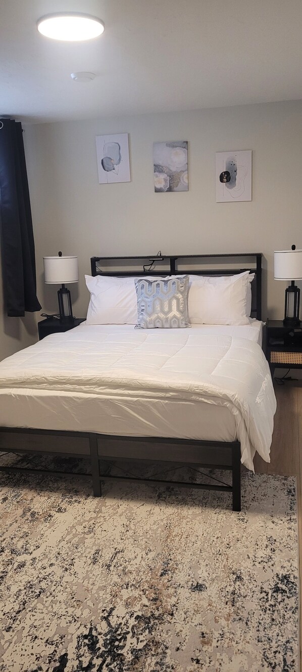 1 bedroom, WiFi, bed sheets - Hommie Basement Suite in Moncton (Moncton)