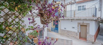 Country House 'El Burrito De Gredos' with Balcony, Wi-Fi and Air Conditioning