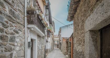 Country House 'La Pinara' with Balcony, Wi-Fi and Air Conditioning