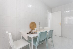 Dining - Retama Vacation Apartment with Sea Views, Balcony and Wi-Fi (Adeje)