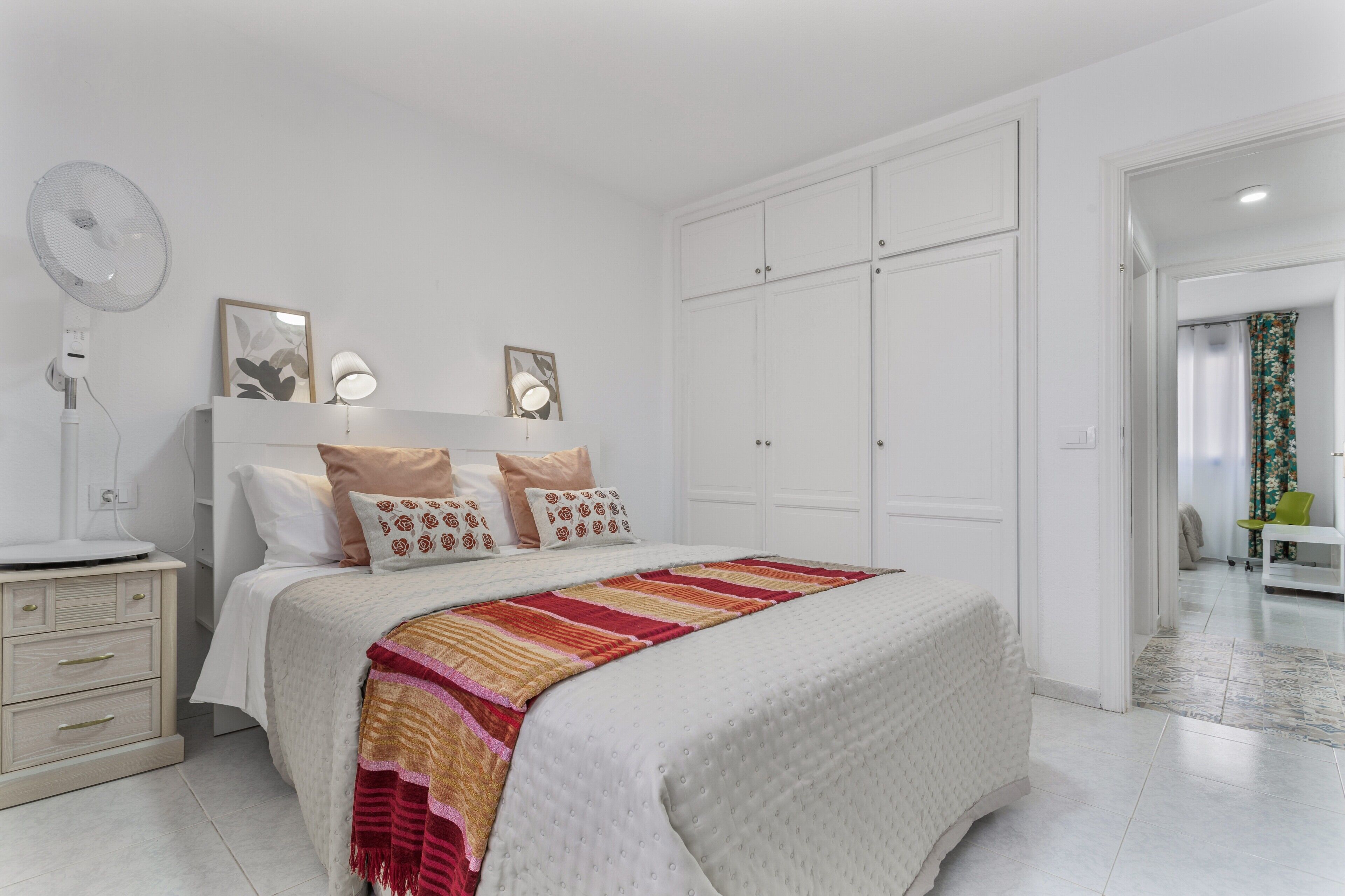 2 slaapkamers, een strijkplank/strijkijzer, gratis wifi, beddengoed