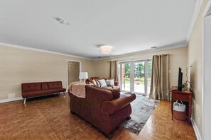 Smart TV - Peaceful Gulfport Retreat • Near Beach & Keesler AFB • casinos.Huge Private Yard (Gulfport)