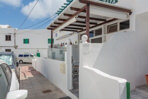 Property grounds - Fabi Vacation Apartment with Private Terrace near the Beach (Arrieta)