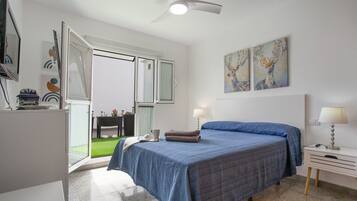 2 makuuhuonetta, silitysrauta/-lauta, ilmainen Wi-Fi, vuodevaatteet