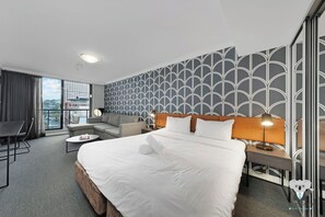 Iron/ironing board, bed sheets