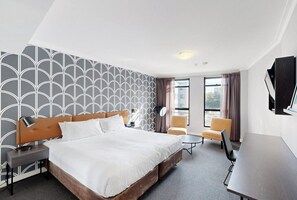 Iron/ironing board, WiFi, bed sheets - KozyGuru | Sydney CBD | Funky Town (Haymarket)
