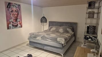 1 chambre, fer et planche Ă repasser, Wi-Fi gratuit, draps fournis