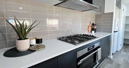 KozyGuru | Pakenham | Comfortable 4-Bedroom House