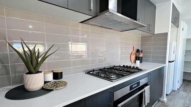 Private kitchen - KozyGuru | Pakenham | Comfortable 4-Bedroom House (Pakenham)