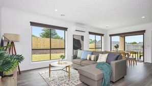 Living area - KozyGuru | Pakenham | Comfortable 4-Bedroom House (Pakenham)