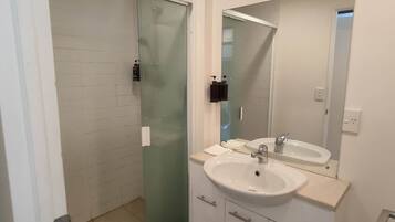 Apartment | Bathroom