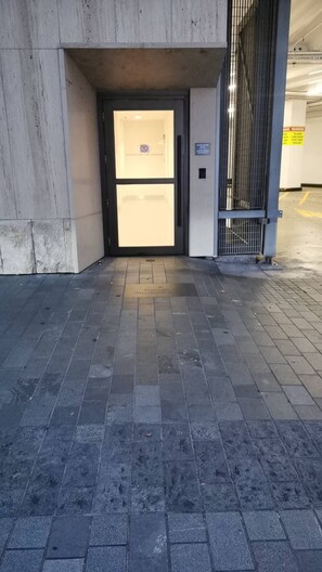 Exterior - 3 Double 1 Single 2 Sofa Beds apartment (Auckland)