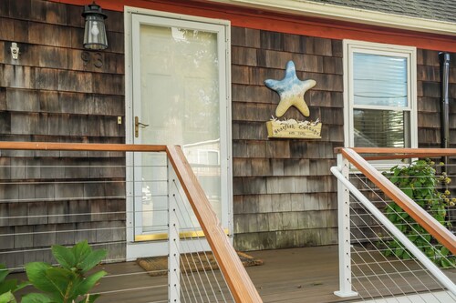 3BR Coastal Home 2 miles to multiple beaches  with parking pass. 