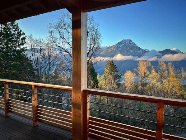 Literie de qualité supérieure, surmatelas, bureau