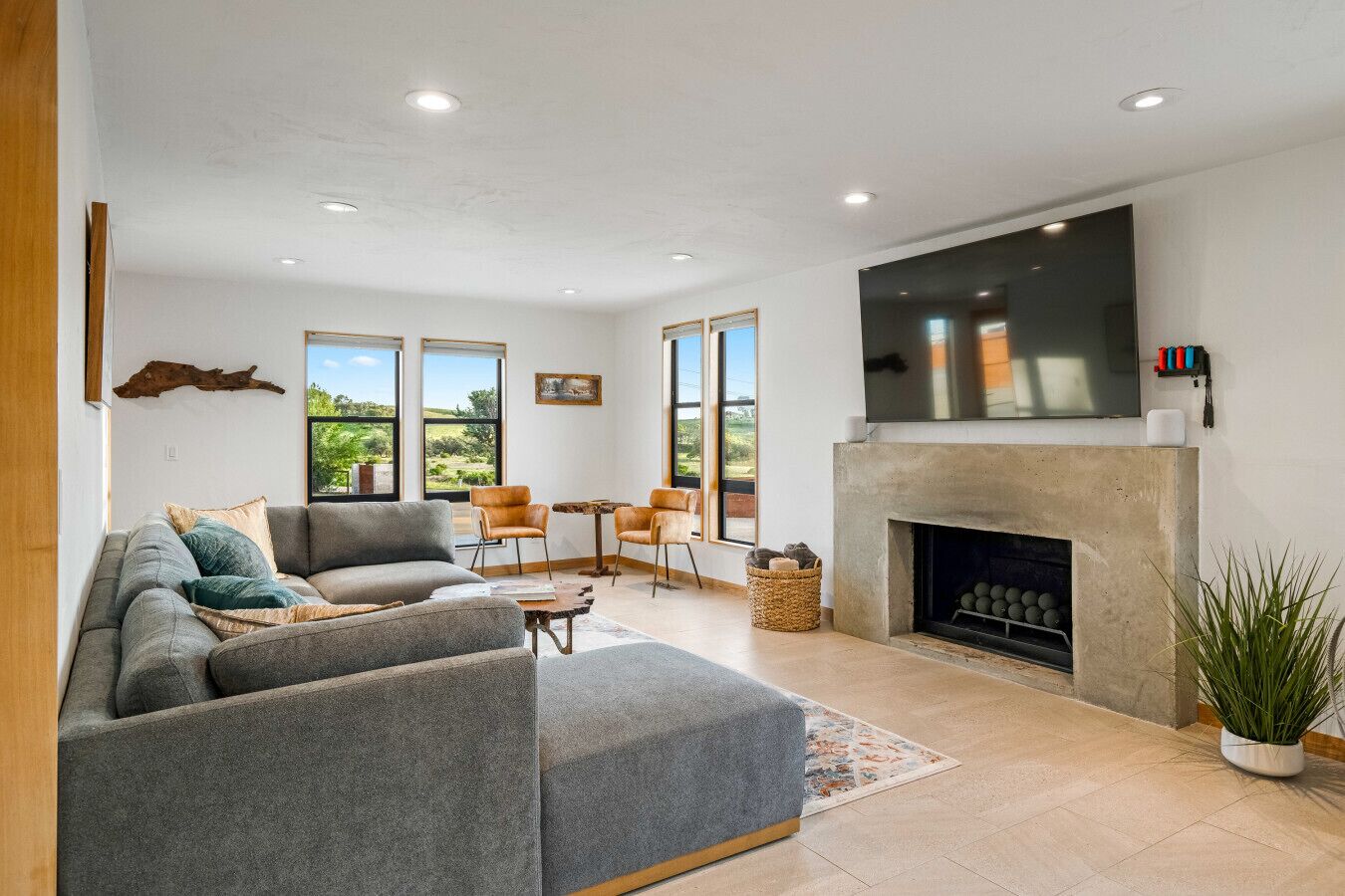 Smart-TV, videospill, bøker og stereoanlegg