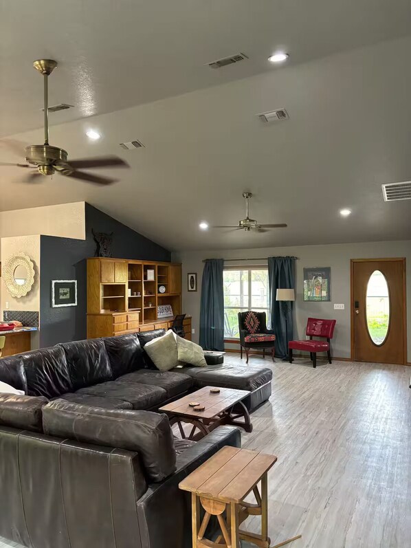 Una Smart TV, libros