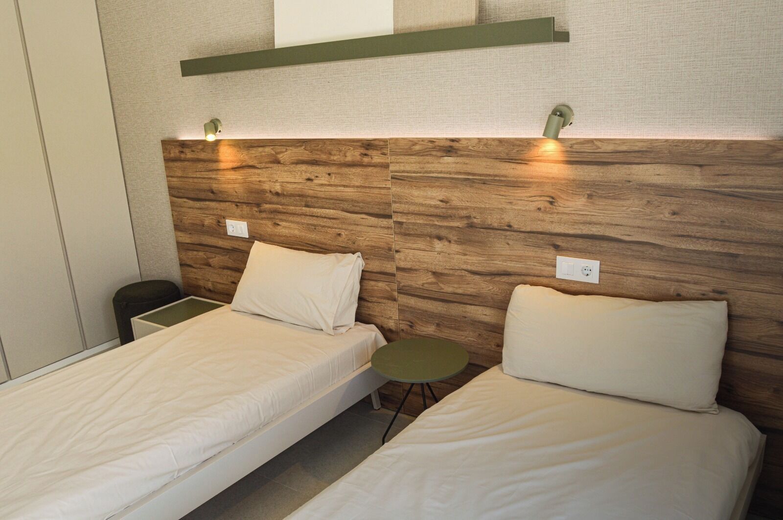 3 habitaciones, tabla de planchar con plancha, wifi y ropa de cama 