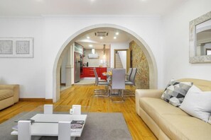 TV - Alfama Deluxe Apartment (Lisbon)