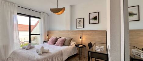 4 habitaciones, escritorio, tabla de planchar con plancha y wifi gratis