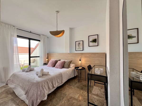 4 bedrooms, desk, iron/ironing board, free WiFi