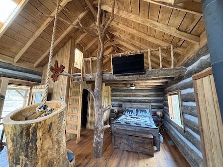 2 bedrooms, iron/ironing board, travel cot, free WiFi. Charming 2-bedroom cabin with WiFi, AC near marvelous Pleasant Hope, Mo.