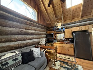 Smart TV - Charming 2-bedroom cabin with WiFi, AC near marvelous Pleasant Hope, Mo. (Buffalo)