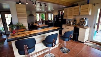 Micro-ondes, four, plaque de cuisson, lave-vaisselle