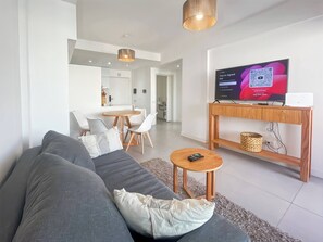 Apartment, 1 Bedroom, Accessible, Smoking | Living room