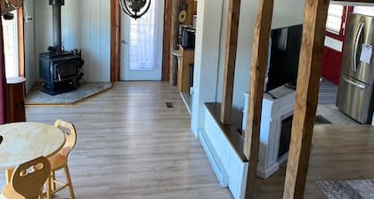 2-bedroom apartment in charming Bridgewater with WiFi, AC. Enjoy your stay
