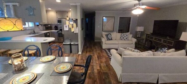 Smart-TV, DVD-spiller og bøker