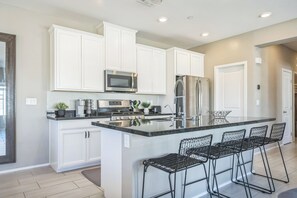 Micro-ondes, four, plaque de cuisson, lave-vaisselle