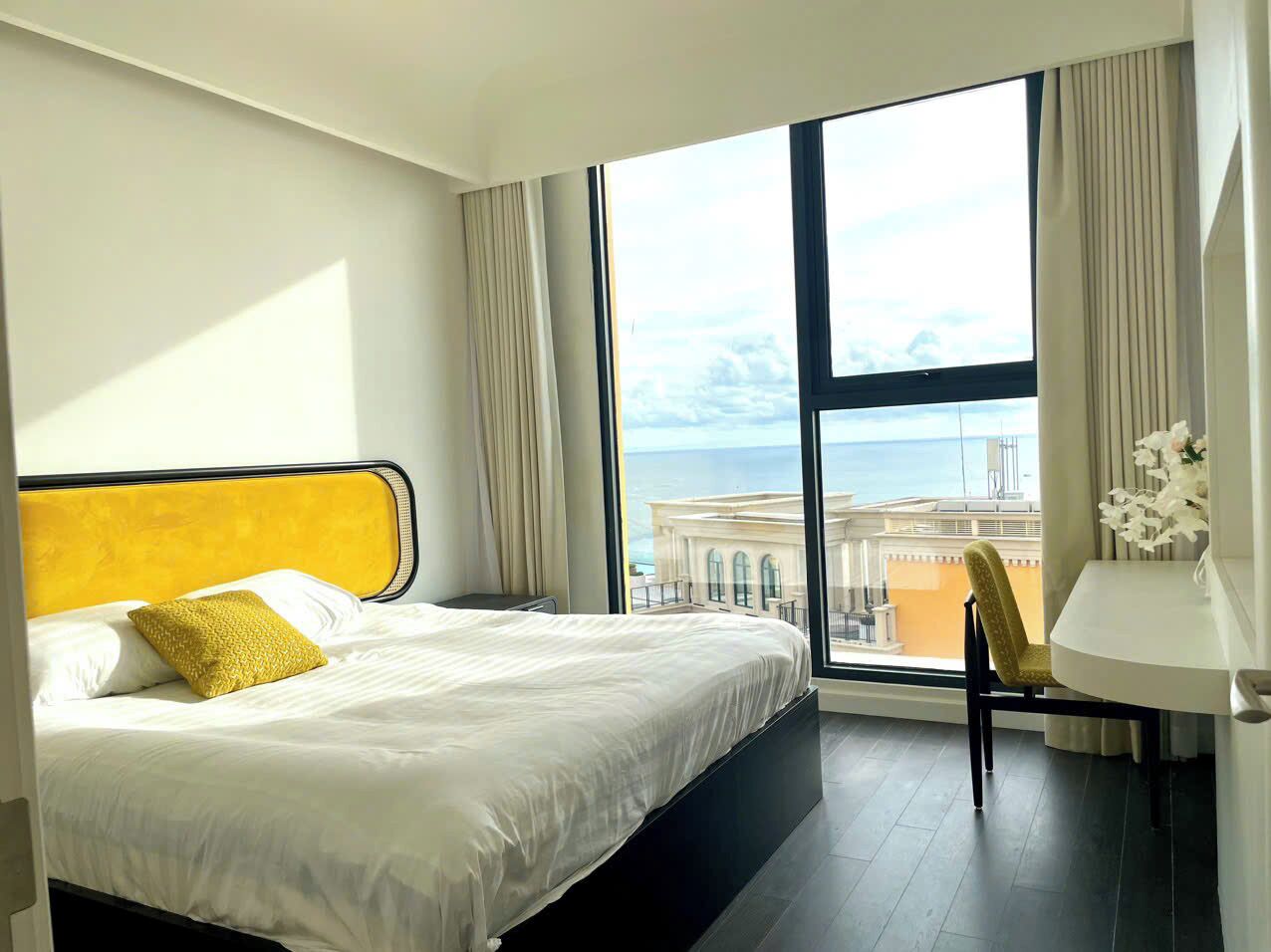 Luxury Apartment, 1 King Bed, Balcony, Ocean View | In-room safe, desk, iron/ironing board, free WiFi