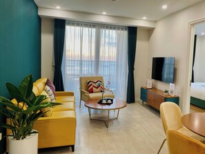 Safe på rommet, skrivebord, strykejern/-brett og wi-fi (inkludert)