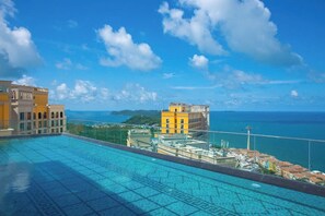 Outdoor pool - Azure Premium Apartments (Phu Quoc)