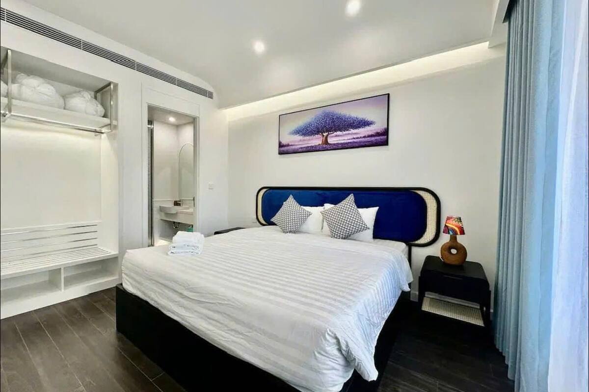 Luxury Apartment, 1 Bedroom, Balcony, City View