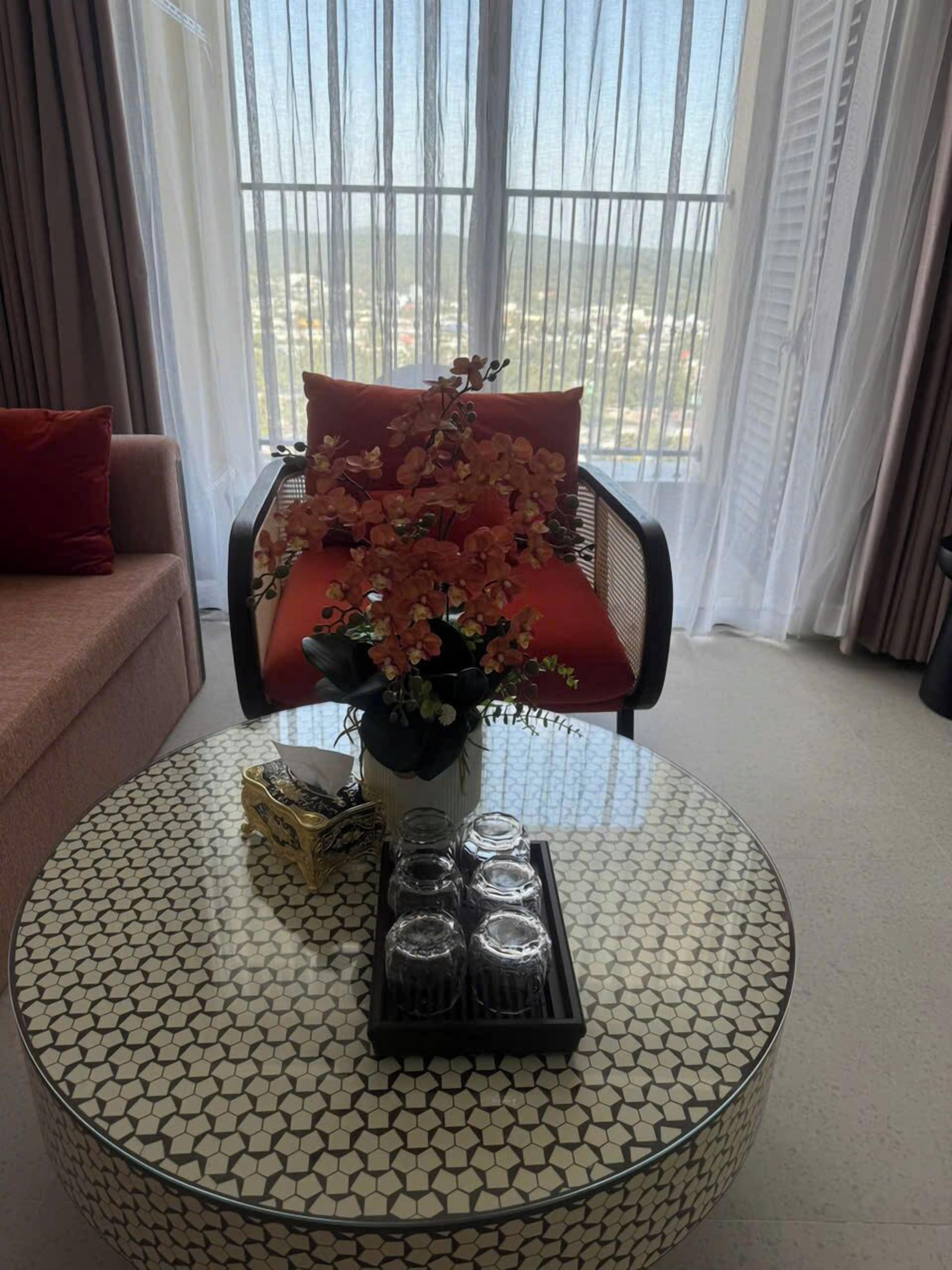 Caja de seguridad en la habitación y escritorio 