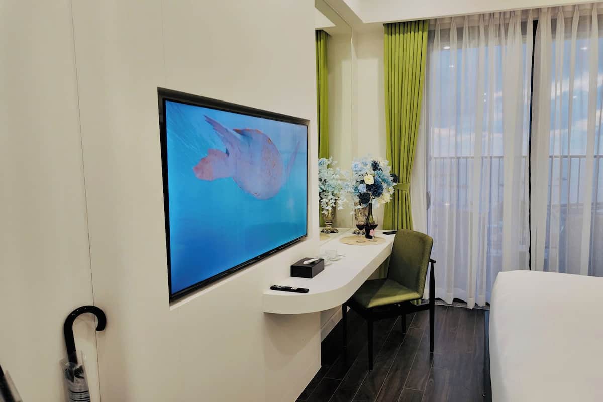 Luxury-Apartment, 1 Schlafzimmer, Balkon, Meerblick | 2 Schlafzimmer, Zimmersafe, Schreibtisch, Bügeleisen/Bügelbrett
